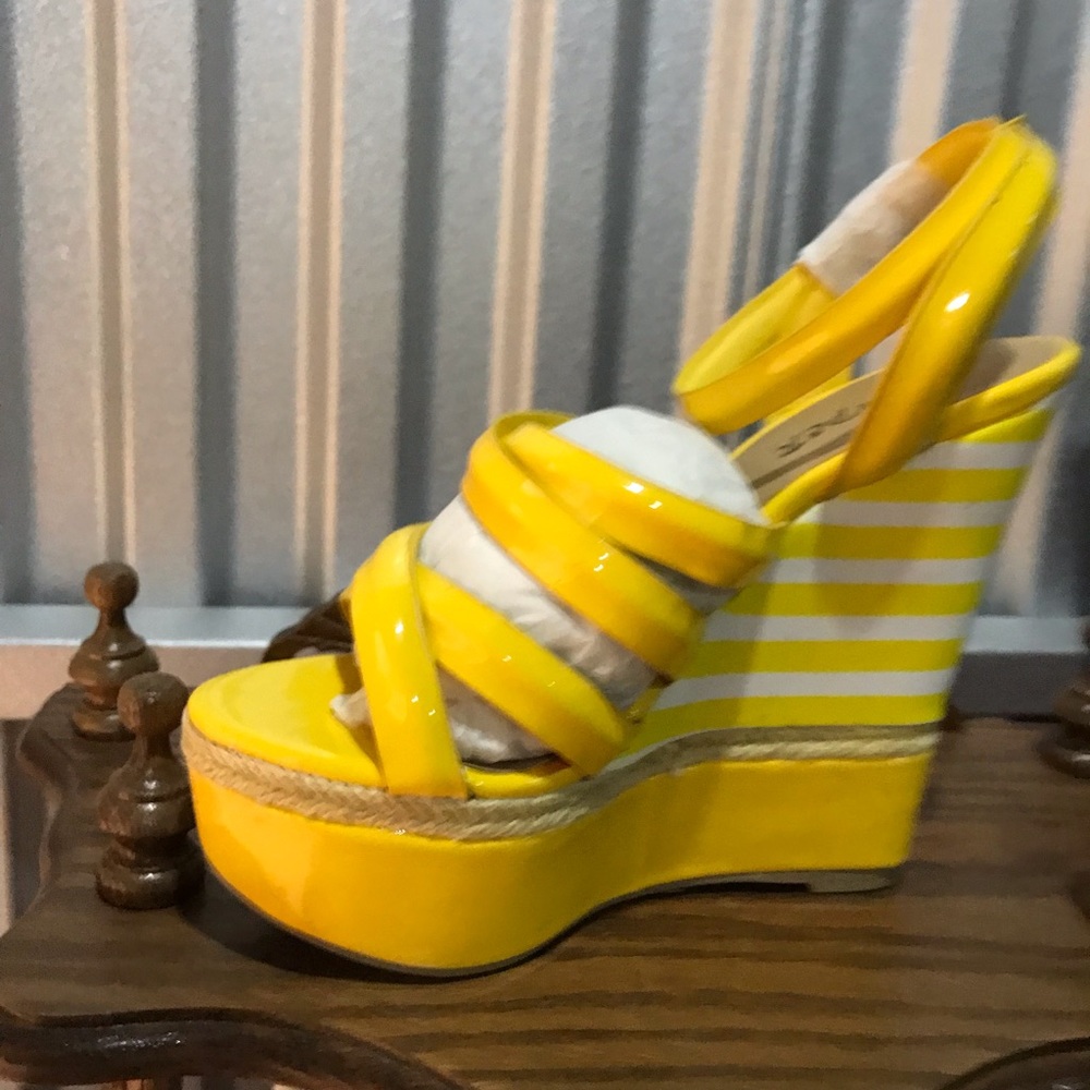 Yellow and white wedges
